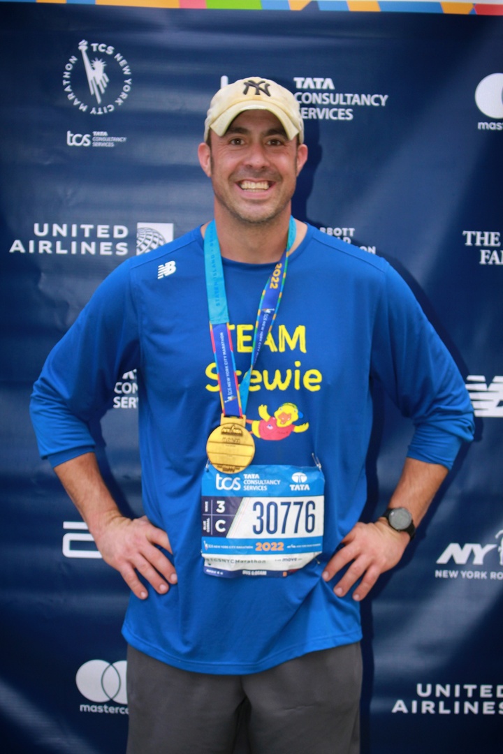 Matt just ran the NYC Marathon with #teamstewie! Check out these pics of him with his Stew Leonard's colleagues at Paramus and the race! He's raised $2.3k for swim lessons for kids in need - WOW! You can still give to his campaign - go here to donate: bit.ly/3Agvvhc