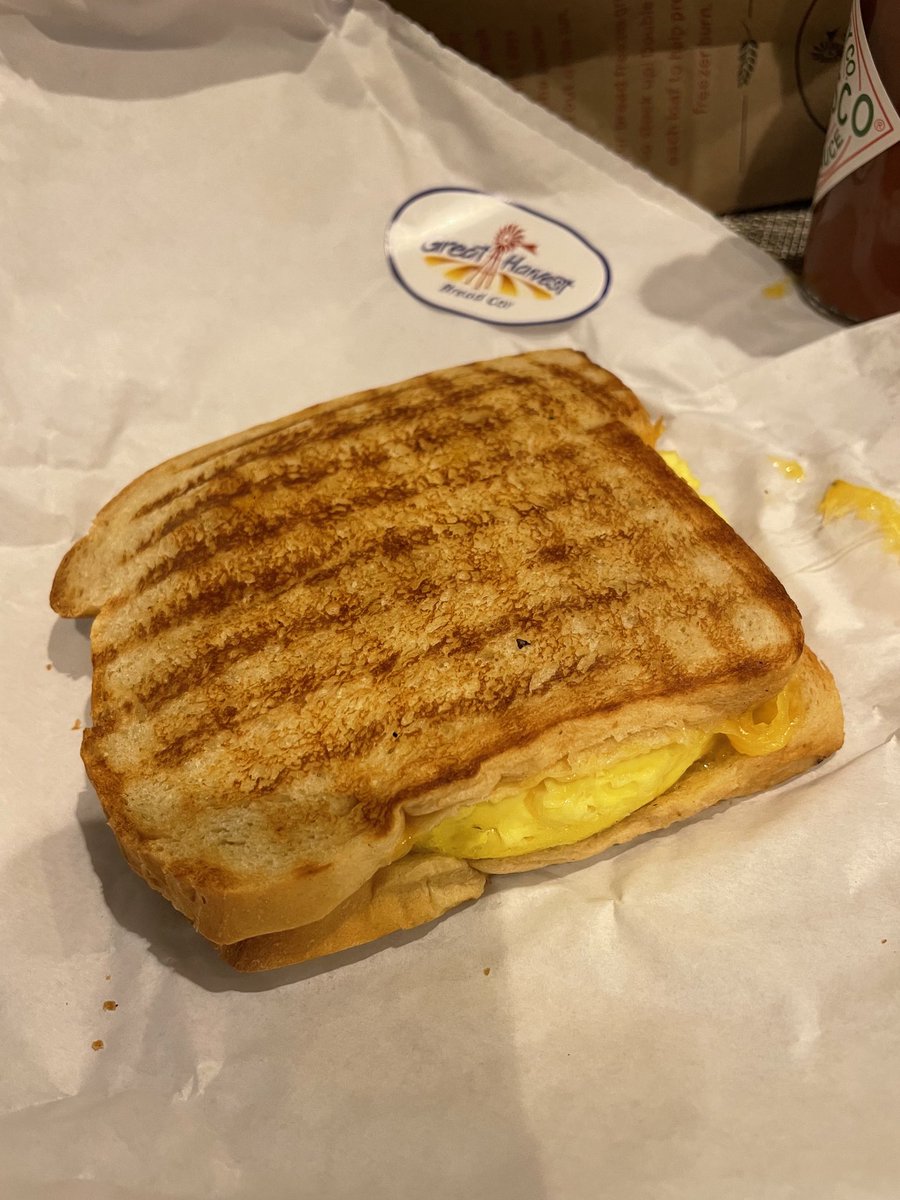 bruceweindruch's tweet photo. Looking for a proper #breakfastsando in Portland? Go no further than @GreatHarvestPDX Fluffy egg and cheese. But it's all about the bread. Praiseworthy. https://t.co/EwlYSEocPN