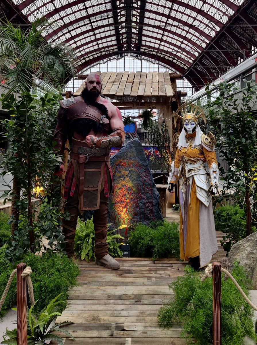 Did you read the runes? 👀 Antwerp Central had some peculiar guests today!

Thank you <a href="/PlayStationNL/">PlayStation NL</a>
&amp; <a href="/PlayStationBE/">PlayStation België</a>  for having us,
We had a lot of fun! 🥰

#ReadTheRunes #godofwarragnarok #GodofWar @santamonicastudio @BAAS_Amsterdam <a href="/ABCom_PR/">ABCommunication</a>