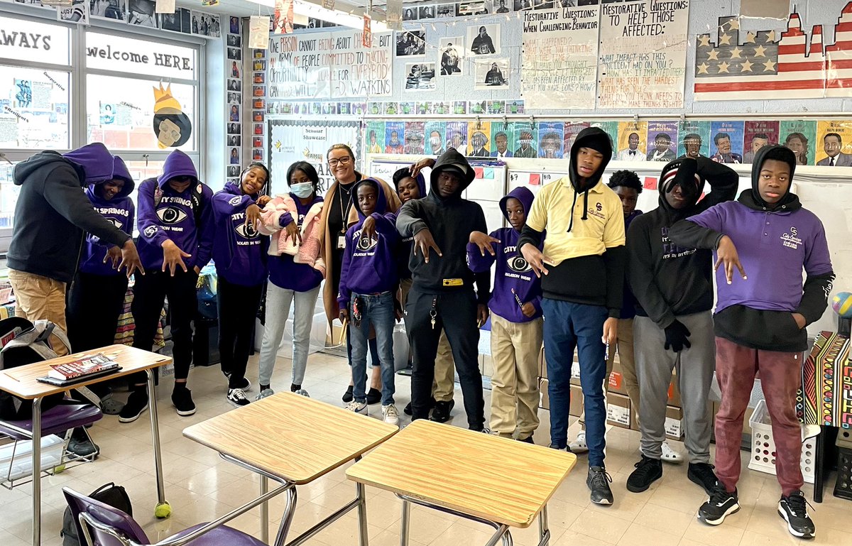 MsR_Bmore's tweet photo. City Springs 8th graders are a vibe! Throwing the 〽️ &amp; repping their #MervoPride - I am here for it! 💙💛 #BmoreDoMore #CitySchools #SchoolCounselorChronicles https://t.co/B20TrC5yGj