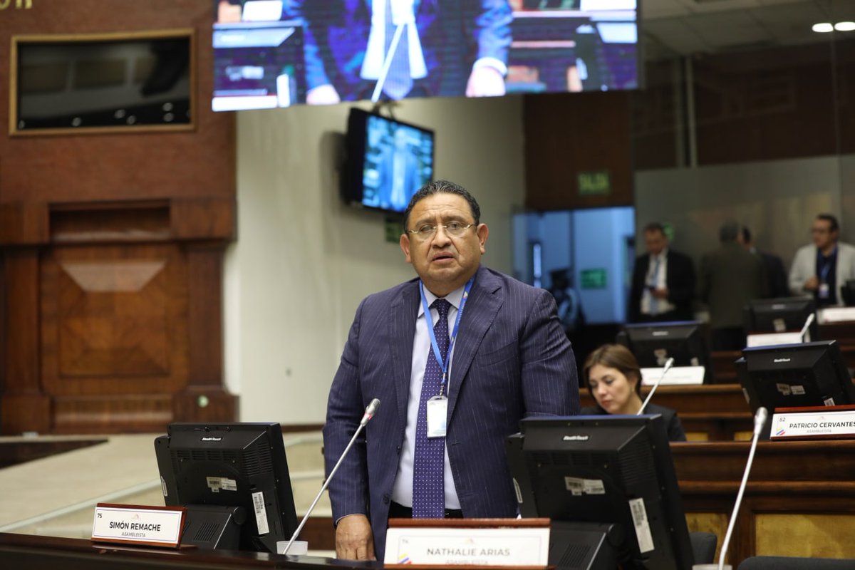 AsambleaEcuador's tweet photo. #PlenoLegislativo | @RemacheSimon1 felicita a Loja por celebrar sus 202 años de independencia. Recuerda a José Luis Tamayo, abogado y político ecuatoriano que ejerció como Presidente de la República de Ecuador . https://t.co/xg2HqPeIKo