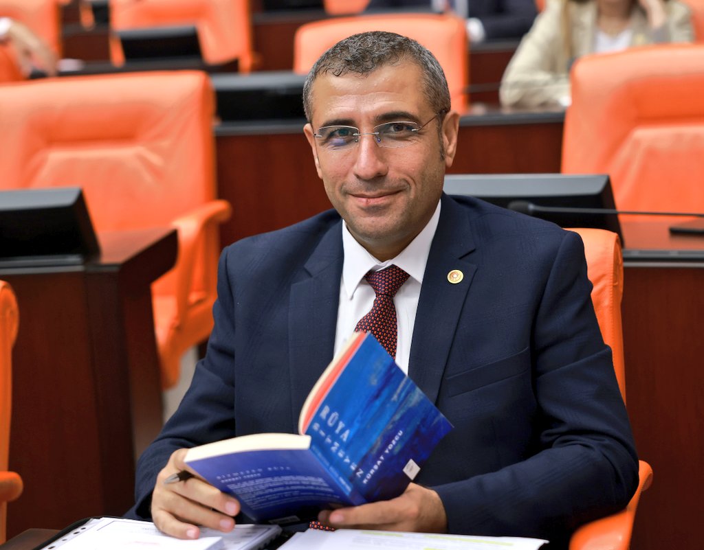 Kıymetli Ülküdaşımız, Yazar Kürşat Yozcu'nun son eseri olan 'Bitmeyen Rüya' kitabını okuyoruz.
Değerli emeklerinden dolayı teşekkür eder, tüm okuyuculara tavsiye ederiz.