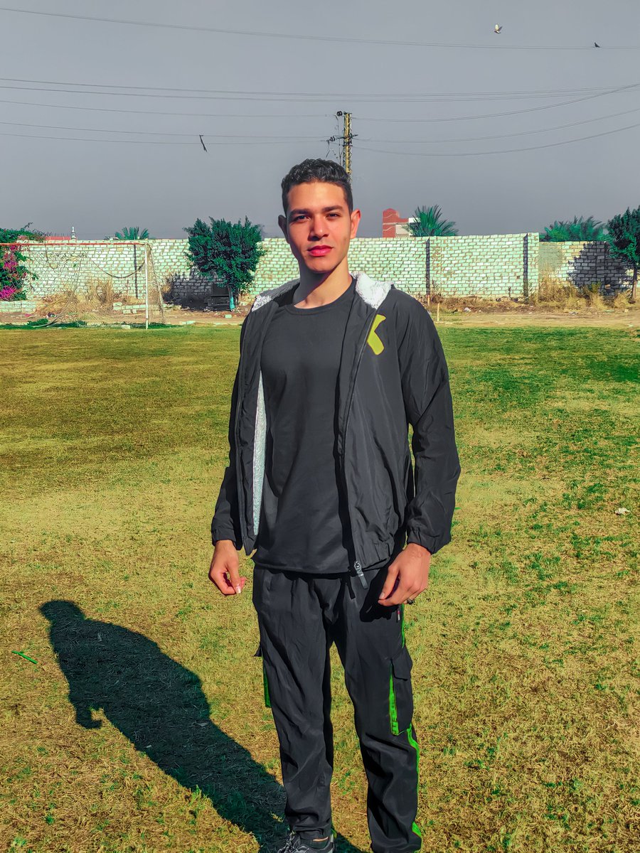 لقيت حضنك مكان ادفي من البرد إللي صاب روحي 🥀