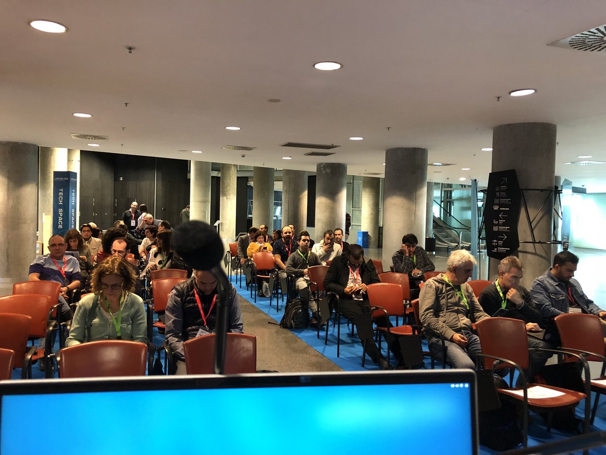 gcjordi's tweet image. ¡Mil gracias @librecon @philippelardy @chemaalonso! Aquí minutos antes de empezar mi ponencia. Finalmente lleno hasta la bandera, gente de pie y varias preguntas del público al final, ¡Me alegra haber despertado tanto interés! #ArtificialIntelligence #librecon2022