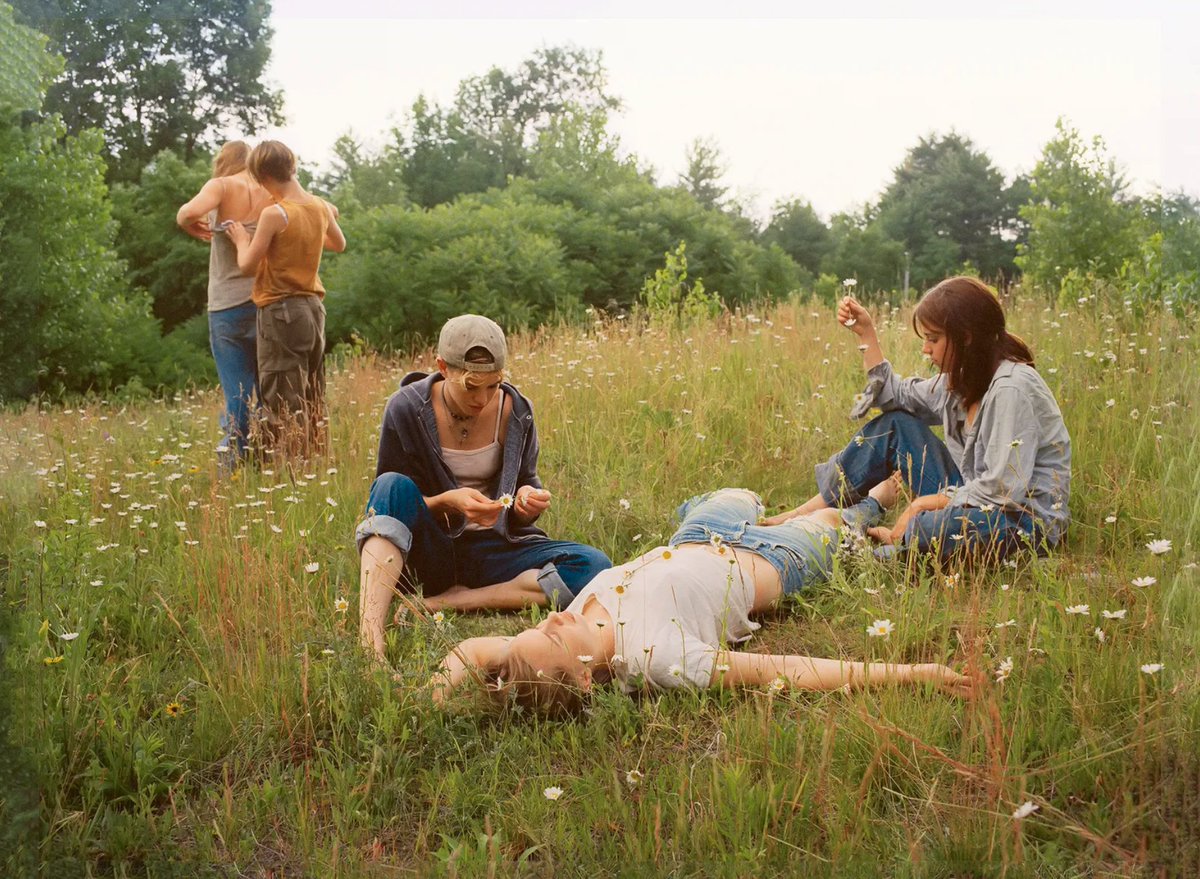 setantabooks's tweet photo. 📚 of the day: Girl Pictures by Justine Kurland https://t.co/BuVT9eJXfx
