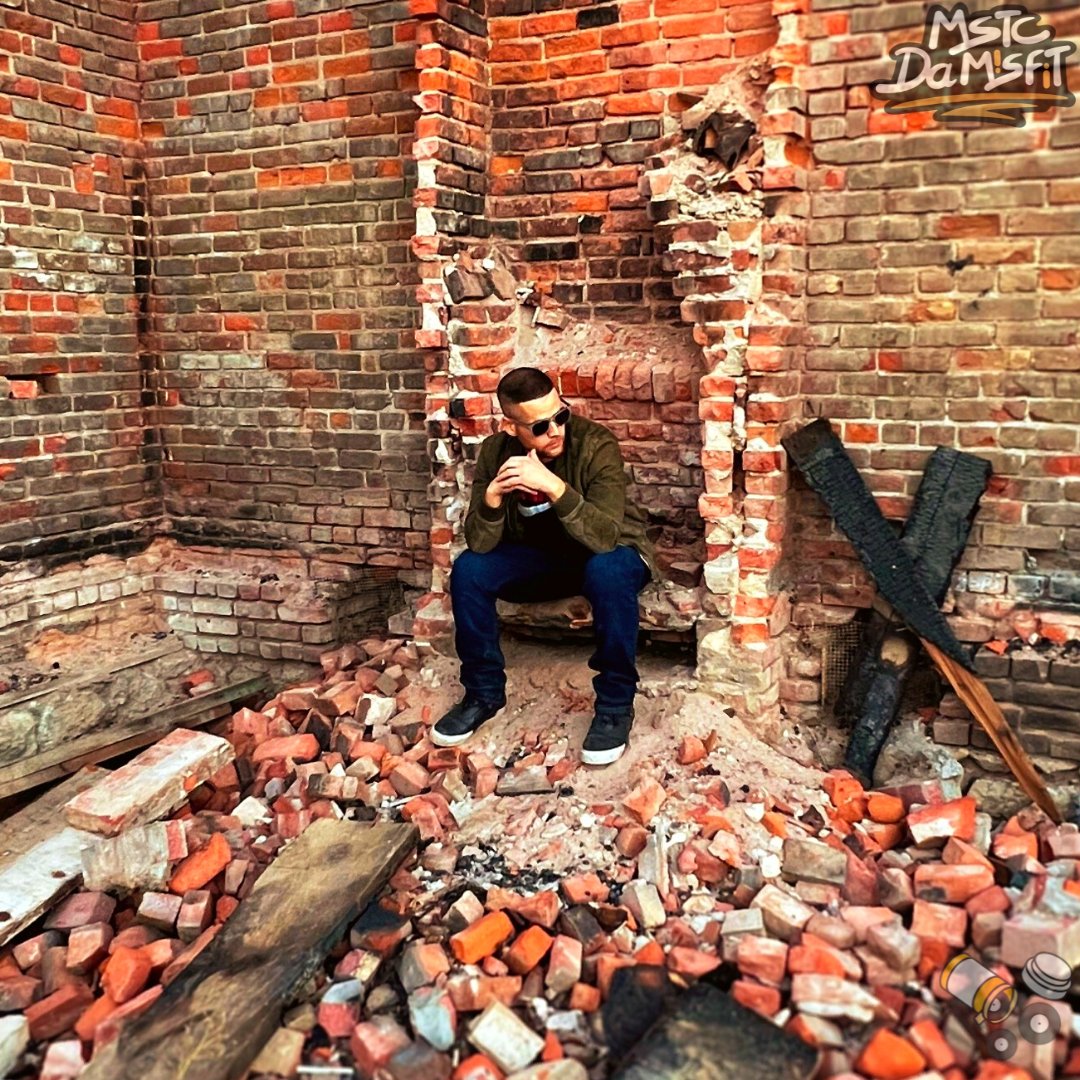 IllBottleMusic's tweet photo. "If you bite off my style, hope you preserve the dentures"
@MSTCdaMisfit
#illbottlerecords #music #performance #thinking #hiphopculture #reasonabledoubt #nosleep #hovdid #demolition #ibrtakeover #mstcdamisfit #rap #photoshoot #jayz #losangeles #musicvideo #freestyle #theculture https://t.co/2PRVWSQbE2