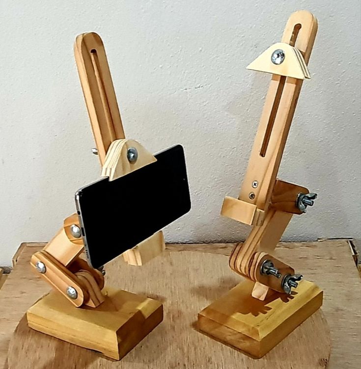 Made for any cell phone, even handheld, this articulated support facilitates your daily life. Ideal to watch your movies on Netflix or your favorite lives.

#cellphonestand #cellphone #movieathome #qualityhandicrafts #quality