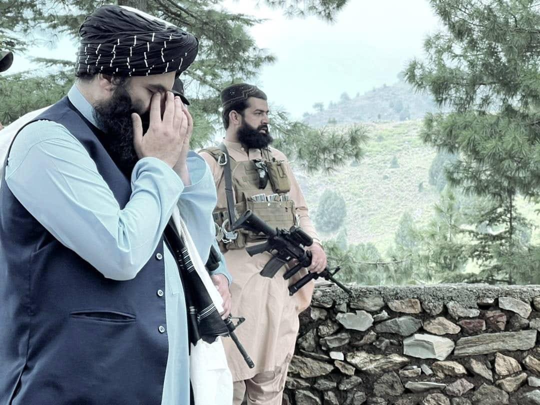 *بريالي کسان هغه دي*
*چې خلکو ته موسکا او رب ته ژړا ڪوي*
*ځکه چې رب ژړا او خلک موسکا خوږیږی