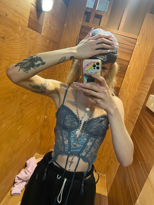 I cheered myself up with an overpriced top https://t.co/HrUc8pk63u