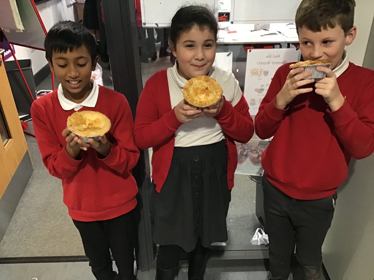 Enrichment Day in year 5! We baked apple pies, produced an advert, made our own packaging and wrote a recipe! What a great day! 🍏😀 @kestrelmead #enrichmentdayfun
