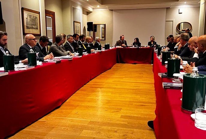 Oggi il Ministro del Turismo <a href="/DSantanche/">Daniela Santanchè</a>, ha partecipato ai lavori della giunta della <a href="/federalberghi/">federalberghi 🇮🇹 🇪🇺</a>, nel corso della quale sono stati affrontati i temi di maggior rilievo per il settore. 

facebook.com/story.php?stor…