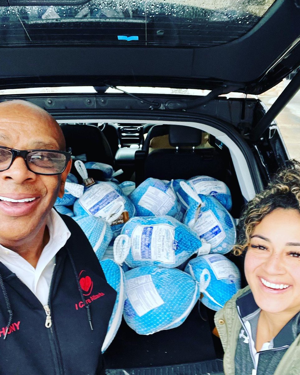 ICareAtlanta's tweet image. Good afternoon family and friends, today we went shopping at Kroger’s thanks to Manuela (Manny) as some of you know her. She raised over $400 and we add that to what we had and we able to buy 50 turkeys to be giving out to families in need this Friday. Thank you all.