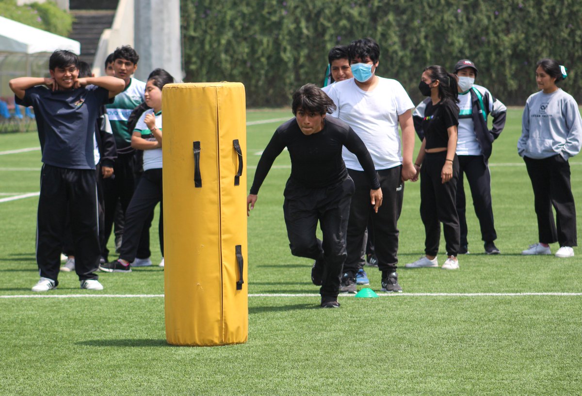 Los alumnos del colegio Cesar Vallejo de Villa María del Triunfo  conocieron el Rugby en  ¨Casa Tumis¨ - Sede de Rugby de Legado durante sus clases de educación física. 

🇵🇪🏉🏟️
Inscripciones para el taller de Rugby FPR  aquí:  
tickets.legado.gob.pe/eventos/sede-v…

🇵🇪🏉🏟️
