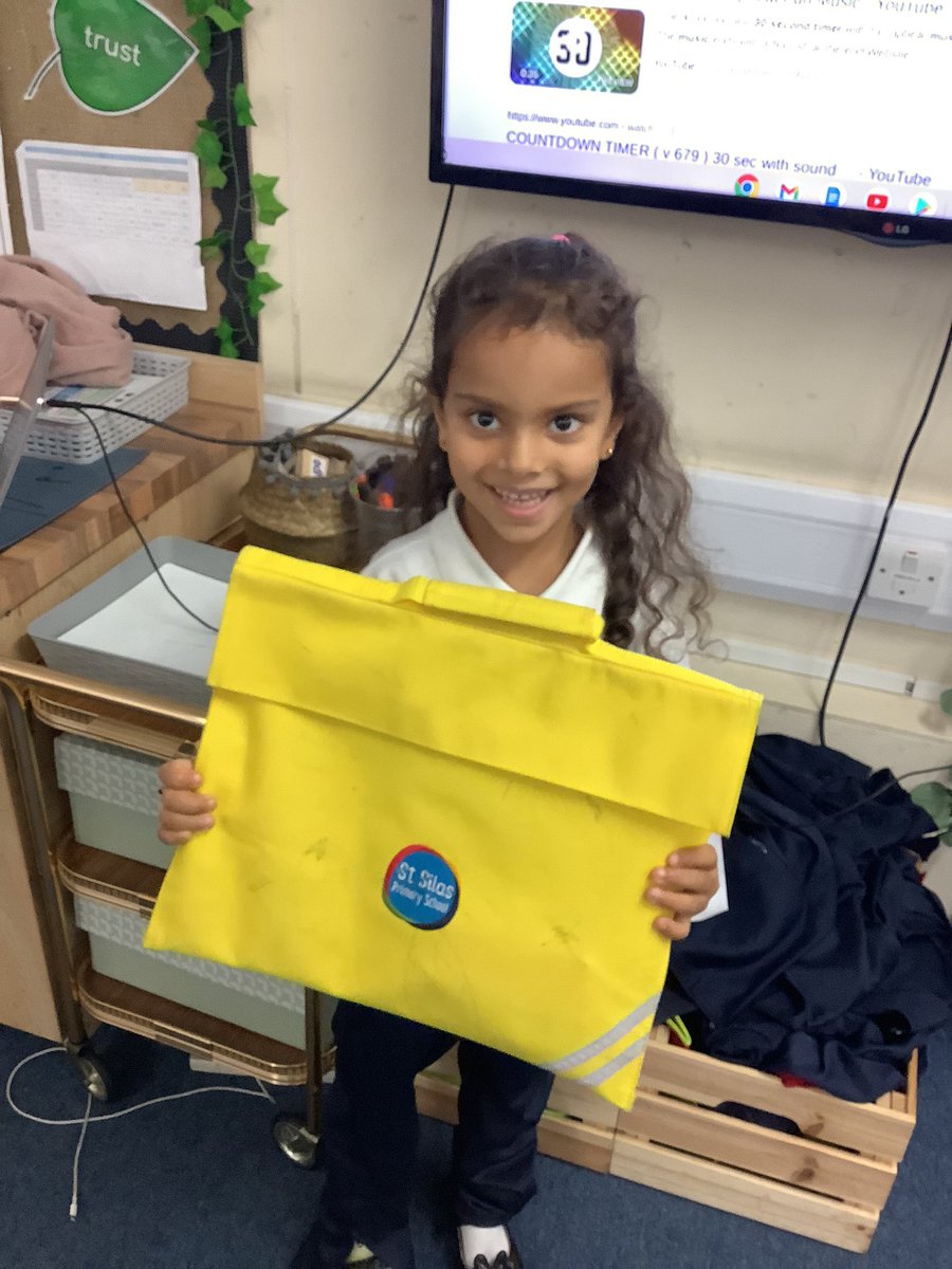 MissPerryREMAT (@missperryremat) on Twitter photo On Monday <a href="/stsilasyear1/">St Silas Class 1B</a> & @stsilasyear1c made secondary colours using primary colours for their colour wheels and enjoyed a colour hunt in class too #stsilasart On Monday <a href="/stsilasyear1/">St Silas Class 1B</a> & @stsilasyear1c made secondary colours using primary colours for their colour wheels and enjoyed a colour hunt in class too #stsilasart