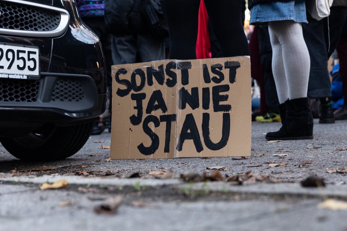 Danke an die 1000 Menschen, die am Sonntag ihre Solidarität mit den Inhaftierten der Letzten Generation ausgedrückt haben!🧡