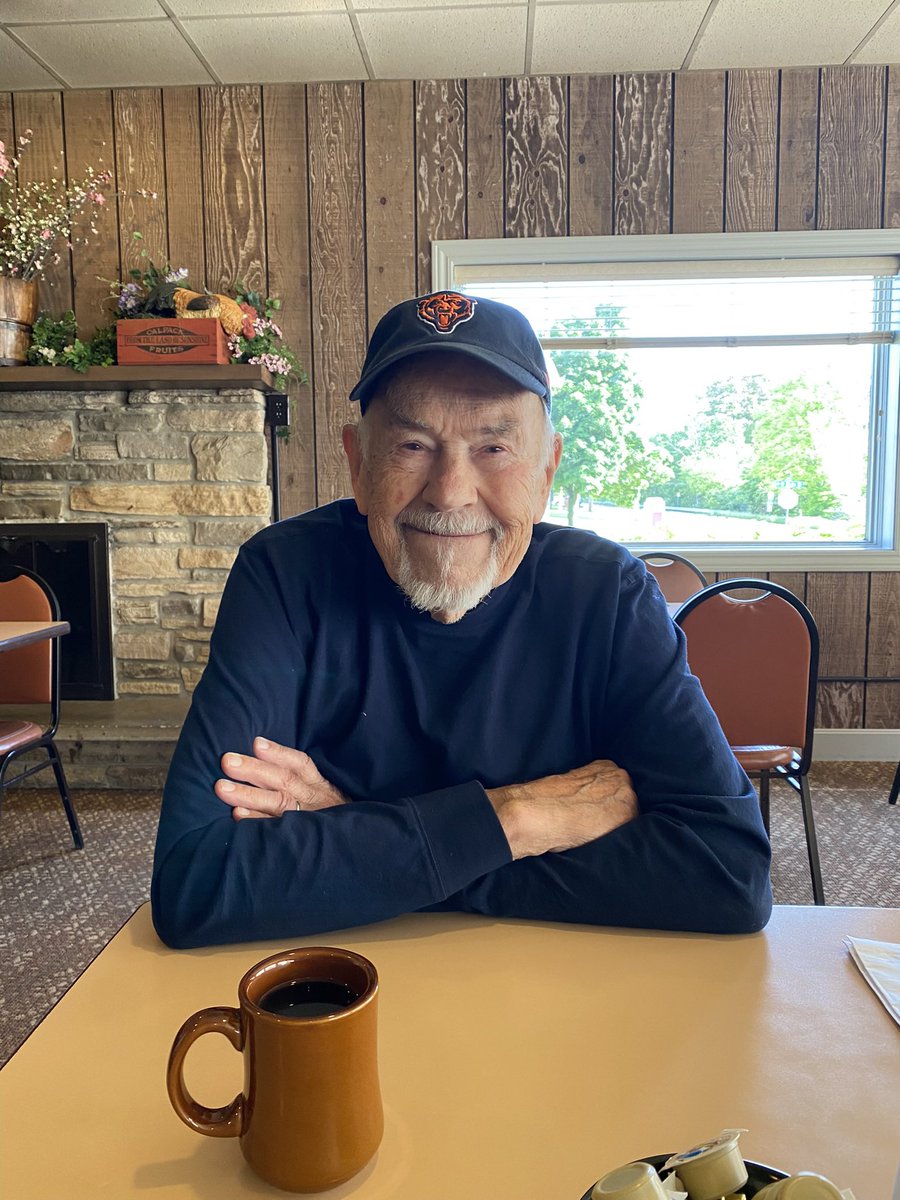 twitter friends, 

please retweet this tweet to help me win a bears jersey for my grandpa, who many of you know is a lifelong bears fan of 90 years 🙏 i would love to surprise him with a <a href="/justnfields/">Justin Fields</a> jersey for christmas. 

i need 600 RT’s. thank you <a href="/JerseyFlock/">ShopJerseyFlock.com</a>!