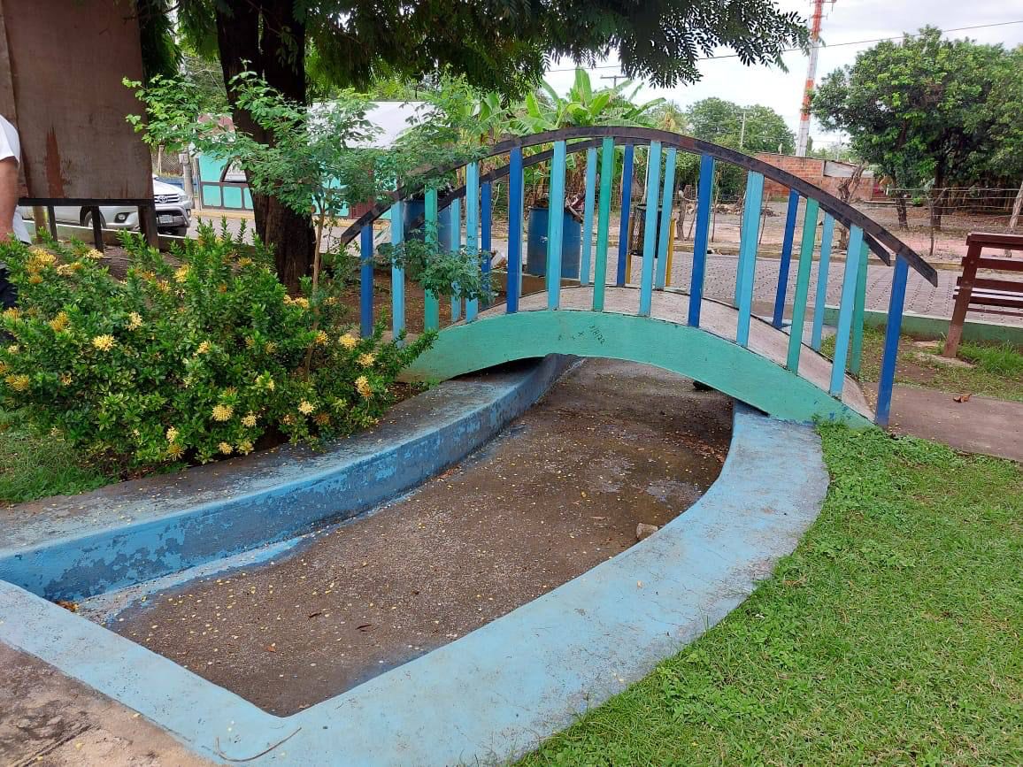 ElizaFitbum's tweet photo. La Alcaldía de Quezalguaque ❤⚫ ya empezó su labor de embellecer el parque municipal, preparando los espacios de recreacion de las familias 👪🎉🎈p la proxima temporada dicembrina 🎉🎅🎄
#UnidosVencemosVenceremos 
#LeonRevolucion https://t.co/gerzI5P904