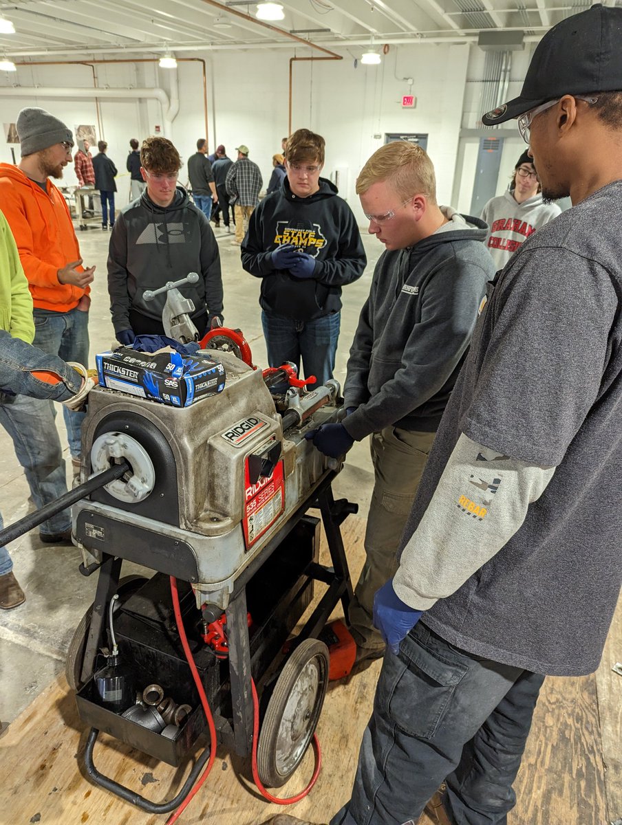 DarellButcher's tweet photo. 2nd stop on Tour of the Trades. Plumbers & Steamfitters local 33 #1SEP #SEPHS https://t.co/zSVzYS4yqb