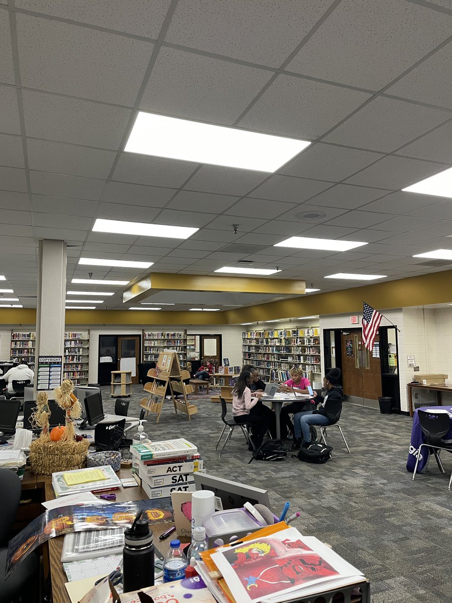 mphsmediacenter's tweet photo. The MP Counselors are hosting the Apply to College Day today in the media center. Great to see so many of our seniors getting ready for the next step! #chaMPs #applytocollegeday https://t.co/xrFxQrTNVO