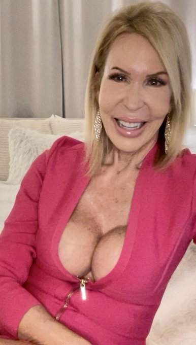 A good time to have a fun time. 😊💋💗💗 https://t.co/QUglRB5B8z<a href="/tag/realloyalfans"class="tags"><span>#realloyalfans</span></a>