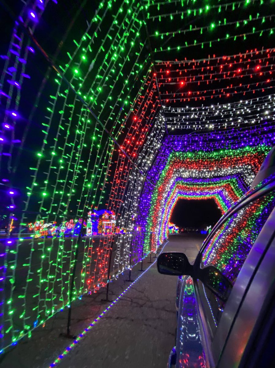 ToDoOntario's tweet photo. 🪄Magical #lightdisplays that will brighten your #Holidays.🎄

❄️ Drive through the light show at @IntoEnchantment 

❄️Check out Jingle Bell Rock at @Bingemans 

❄️@glow_toronto w/million twinkling lights

For more: https://t.co/9TwGHjnmdb

#todoontario #discoveron https://t.co/3jdFgNX0tY