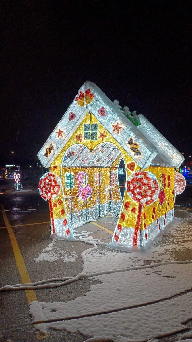 ToDoOntario's tweet photo. 🪄Magical #lightdisplays that will brighten your #Holidays.🎄

❄️ Drive through the light show at @IntoEnchantment 

❄️Check out Jingle Bell Rock at @Bingemans 

❄️@glow_toronto w/million twinkling lights

For more: https://t.co/9TwGHjnmdb

#todoontario #discoveron https://t.co/3jdFgNX0tY