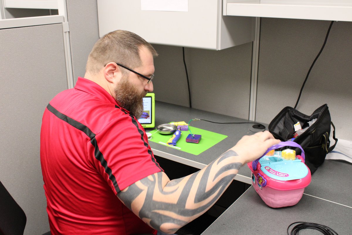 replayforkids's tweet image. We&apos;d like to thank the folks over at @CraneAE for the warm welcome last week, and the great teamwork they displayed adapting toys!