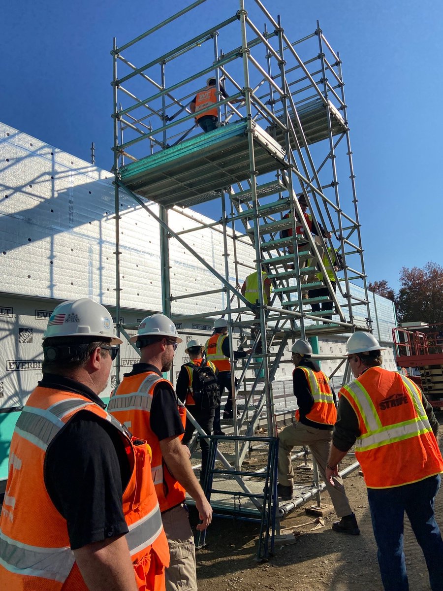 CapImpact's tweet photo. @kpnorcal and Whiting Turner welcomed @ChooseCRC students on the job site Monday to learn about #careersinconstruction. Kaiser funds the Promise to Career: Construction scholarship program for @LosRiosColleges students. #talentpipelinemanagement #workbasedlearning #earnandlearn https://t.co/kqs5OvyB7z