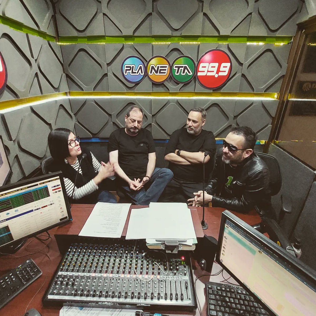 ContrasMusica's tweet photo. Una gran tarde con @KarlaLArriaga en @Planeta_GDL , muchas gracias por los mensajes de apoyo al auditorio. #cerrandociclos https://t.co/yAZlkUtQwq