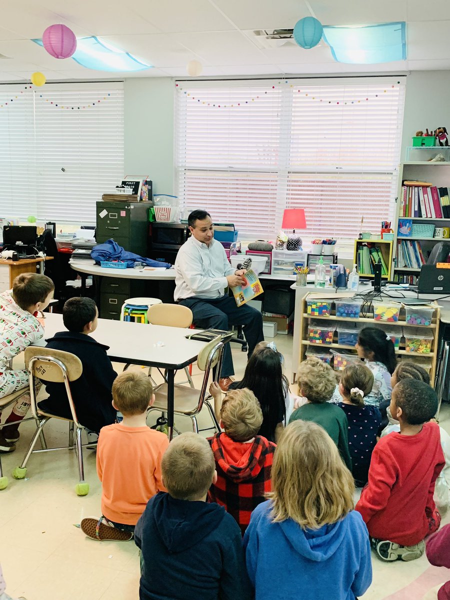 Mrs_PaceEWA's tweet photo. We had a STAR Guest Reader in our room today…..our new Executive Director, Mr. Pirrello!! Thank you for taking time out of your busy day to come read to us today! 📚🤩 @EASTWAKEACADEMY @PearsonEWA @cathy_keller00 #EWA25 https://t.co/faMlnT9ExC