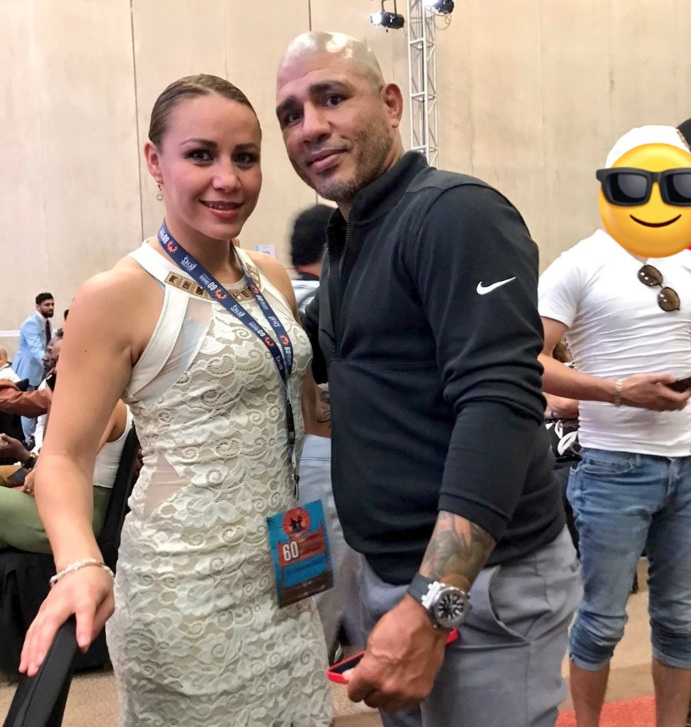 Adivinen a quien me encontré en la convención #wbc60 #LobaFans ❓

Al gran campeón Miguel Ángel Cotto. 

#VamosLoba #LobaMuñoz #LobaCampeona #ZulinaMuñoz #ViveAcapulco