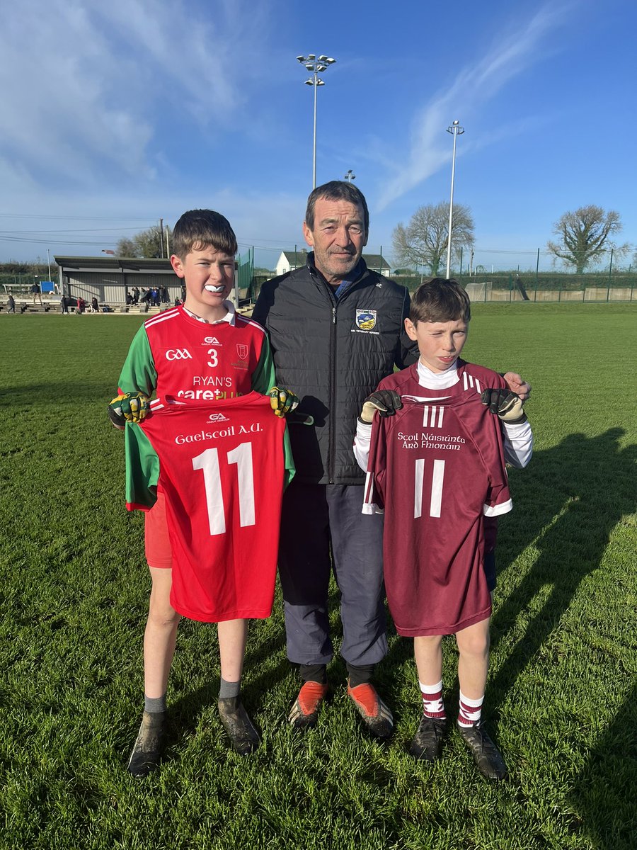RangOrla's tweet photo. Toisc go raibh Cluiche Ceannais an Chondae faoi 13 ar siúl i gClonoulty inniu, rinne an dá fhoireann cine gan geansaí Uimhir 11 a chaitheamh inniu in ómós do Dylan Quirke. @GaelscoilAU @Ardfinnan_NS @TippCumanNamBun @AllianzIreland #AllianzCNMB @RangMaire @RangEoin @ClonRossGAA https://t.co/ilm0rO3w31