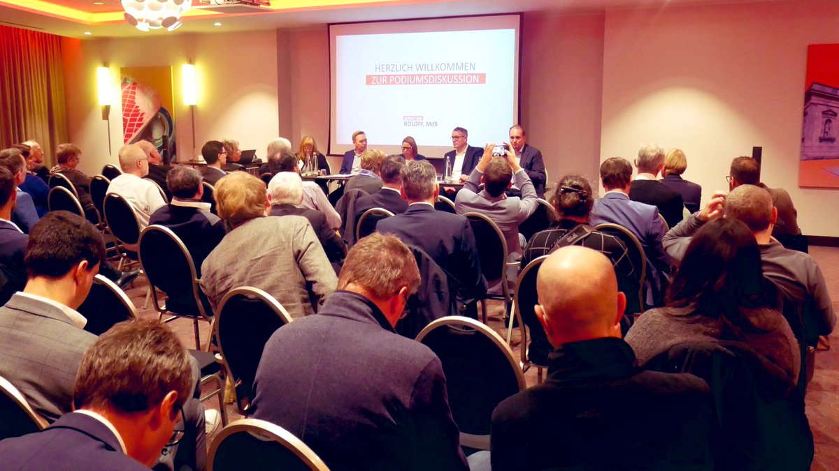 Alex_Schweitzer's tweet image. Münchner Transformationskonferenz: Debatte mit Arbeitsagentur-GF Wilfried Hüntelmann, Bayerns IG BCE Chefin Beate Rohrig und Andrea Lübcke, Leiterin Unternehmensentwicklung MTU. Danke an den hochgeschätzten @SebRoloff für die Einladung. #TransformRLP #München #transformation