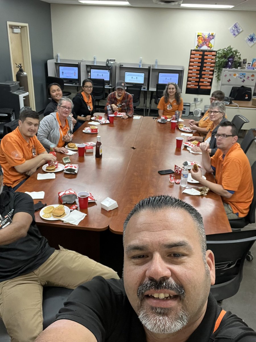 Team Temple’s Met Team is on point, 6863 appreciate’s everything you do for the store and our customers. MET rocks enjoy your chick-fila @BacaDavidbaca6 @nicole_harmon7 @thewaysheROLS @garland_haynes @keren_gorg @metwiles