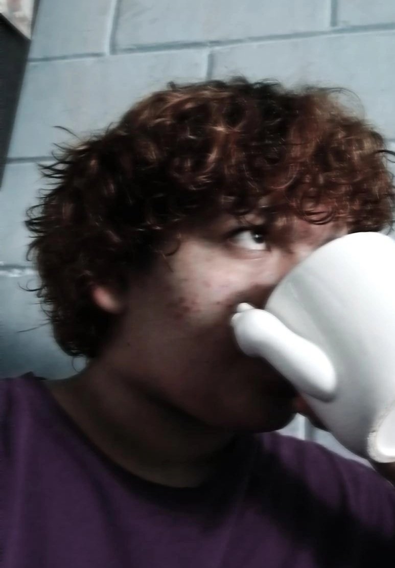 lovscafecito's tweet photo. #MidNovember and i’m sippin on a half cold coffee https://t.co/MELAX6EMdl