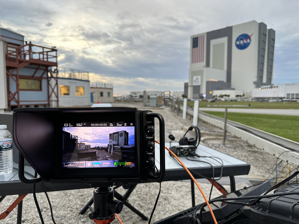 Erdayastronaut's tweet photo. We’ll be going LIVE in 30 minutes to cover tonight’s launch attempt of #Artemis1!!! Fuel up is going SMOOTH and I’m feeling good about tonight’s launch attempt!!! I’ll be on air a lot, so come say hi! https://t.co/7bg31ZJtei https://t.co/uct6d4VM7G