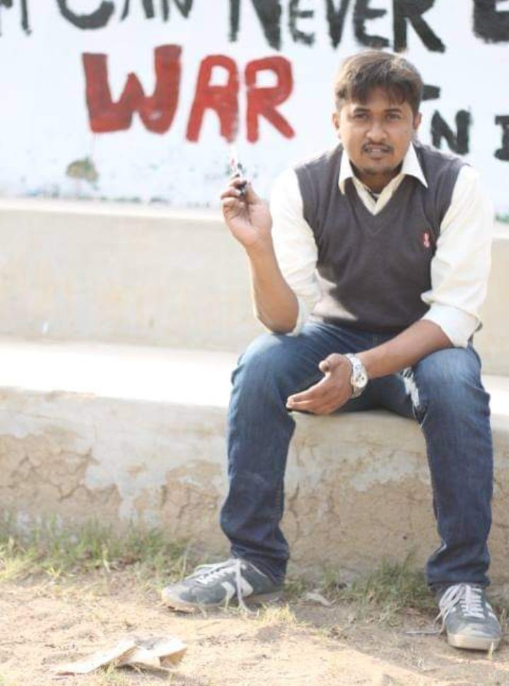 SAliRaza021's tweet photo. War Against Terrorism Can Never End Untill It Contains The Word " War " In It .
#oldmemories #KarachiUniversity #KU #Ground
#Poland #Russia #Worldwar #WorldNews #ArshadSharif #Ukraine #Russia #polandattack #mdcat2022 #ImranRiazKhan #GucciGarden #Karachi #Balochistan https://t.co/V5nIltbdDQ