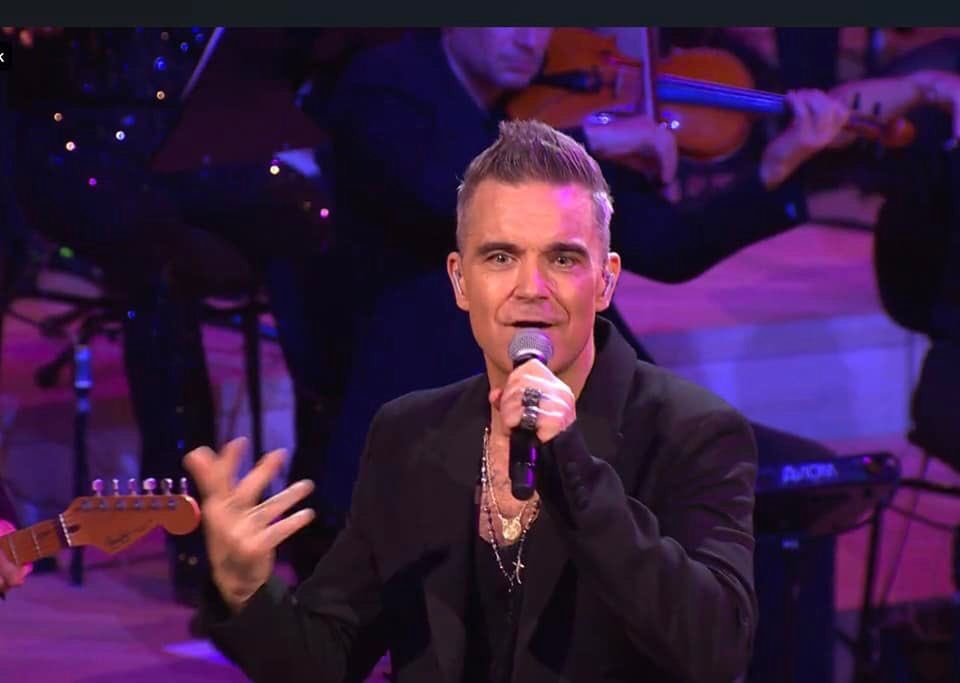 rwfanfest's tweet photo. An absolutely STUNNING and breathtakingly brilliant evening watching the livestream of @robbiewilliams and an exquisite 80 piece orchestra, with his AMAZING band for @MagentaMusik. What a venue! What a night! What a man! #XXVAlbum #BeethovenAI https://t.co/nMnPirl4Np