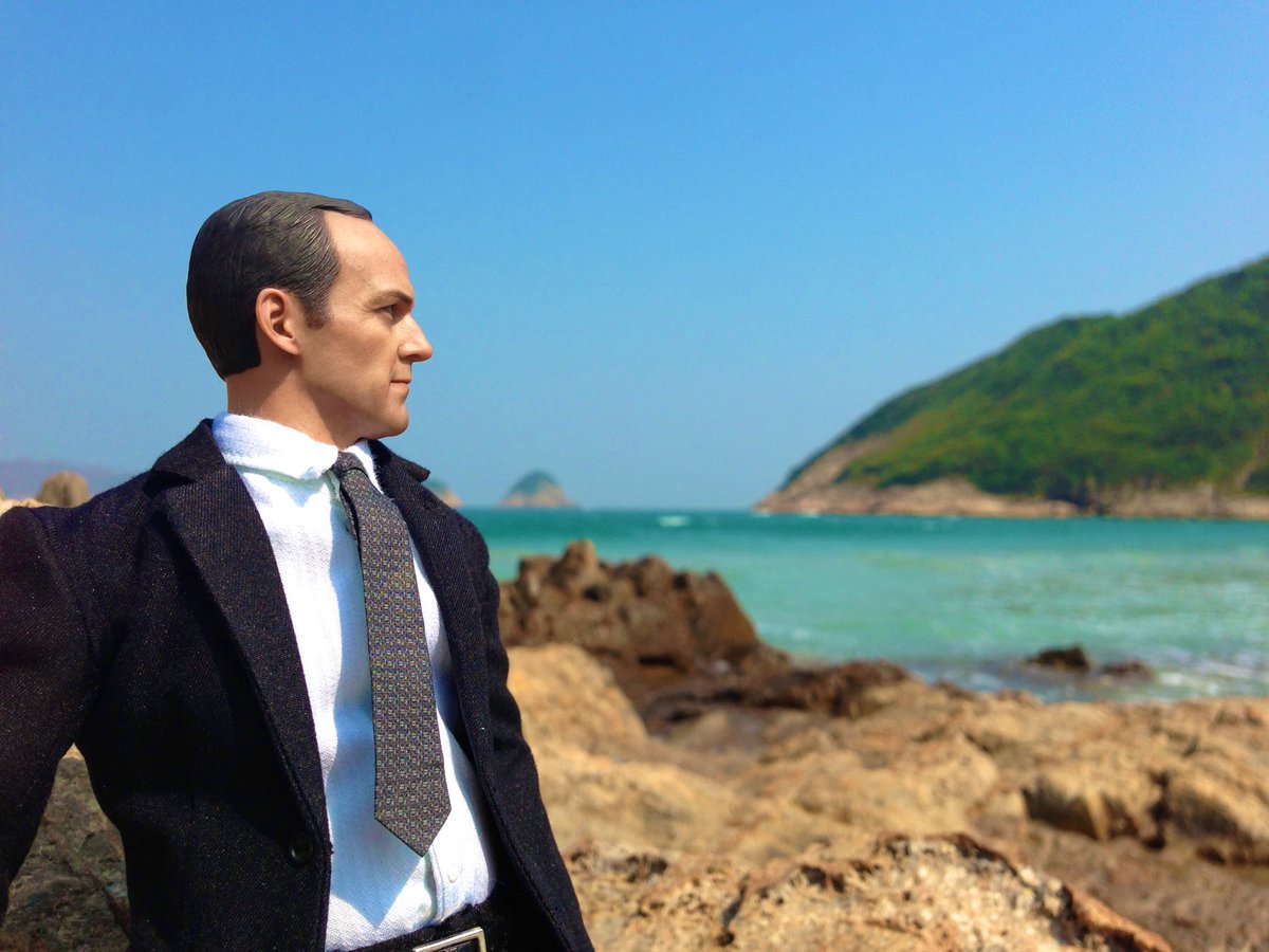 Mkm73's tweet photo. @clarkgregg @hottoysofficial Time to leave Tahiti?
(or Hong Kong in this case, 10 years ago!) https://t.co/hT439ONt6j