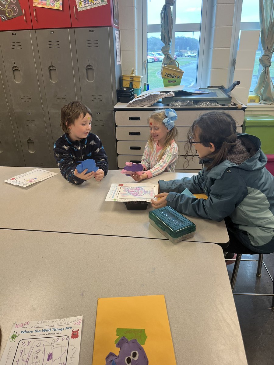 dms_mrs_sanford's tweet photo. DMS Art Club presented our monsters to the kindergarteners at LES today. Our art club students created monsters that LES students had drawn. They brought these students’ imagination to life. Such a rewarding project! 💛🖤🐻 #DMSartclub #Monsterproject https://t.co/kW3fUXxMsY
