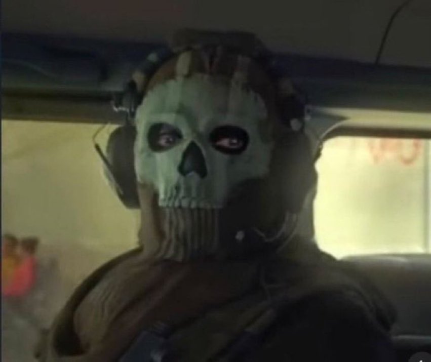 GimK_'s tweet image. The Russian soldier that watched his buddy accidentally launch a missile into Poland knowing it’ll start WWIII