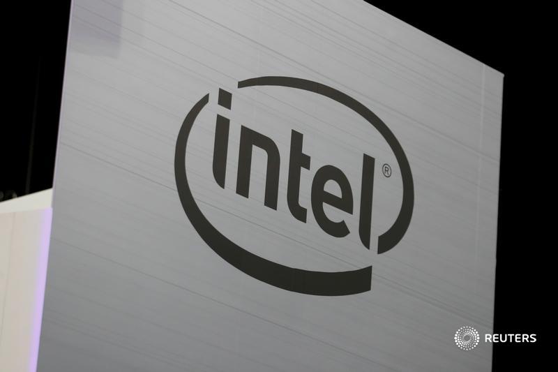 ReutersLegal's tweet photo. A federal jury in Texas said Intel must pay VLSI Technology $948.8 million for infringing a VLSI patent for computer chips https://t.co/42hjXzIUI0 @blakebrittain https://t.co/0Z8NKIpdMO