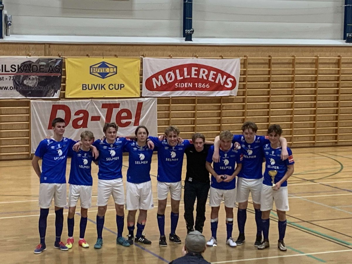 Ny futsalhelg og mange RIL-lag i aksjon. Det ble levert gode resultater i alle klasser:
🥇 Buvik Cup G19
🥈🥉 Heimdal Indoor J13
🥈 Heimdal Indoor G16
🥉 Heimdal Indoor J17

Til helga venter nye cuprunder og seriestart for våre 4 seniorlag⚽️💙
