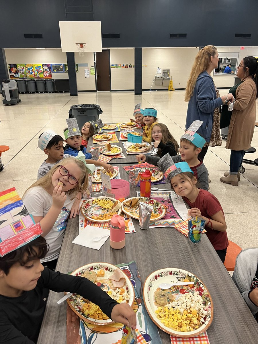 erin_ege's tweet photo. We had a great feast 🦃🧡 #egeglows @HumbleISD_EGE https://t.co/7AwI4Lm0lj