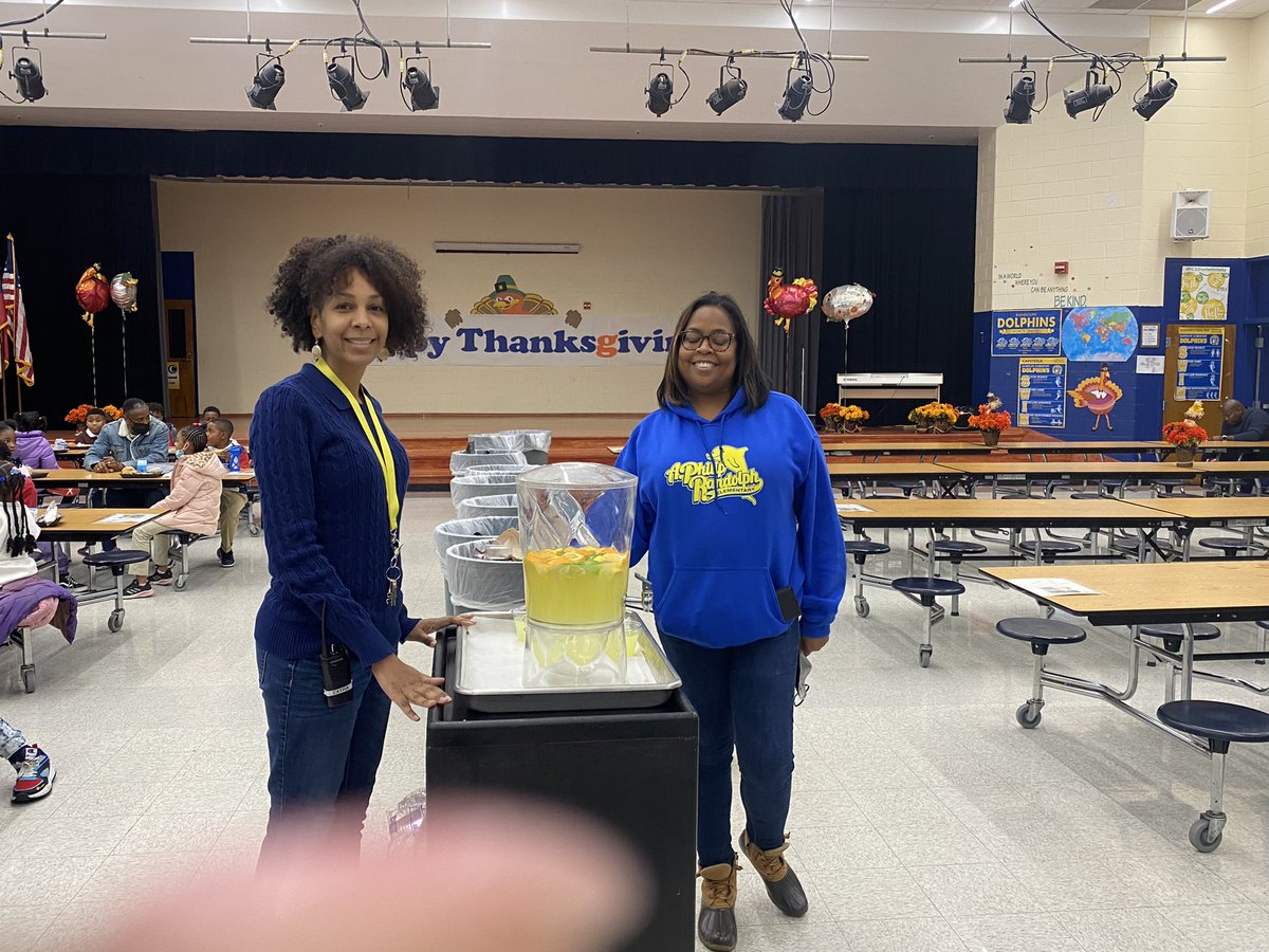 Marquila4's tweet photo. Day 2 of Fellowship and Family Engagement was all about promoting volunteering and reading ❤️❤️👏🏽👏🏽@APhilipRandolp7 @Franchesca_Warr @RonMaxwellFCS1 @MWilson_APRES https://t.co/W0i2oLm1VU
