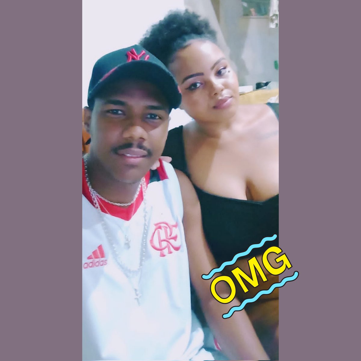 Tenho você por perto, nunca me senti tão completo
Nunca me senti tão seguro, perco o medo do fim do mundo 🎶😻❤️