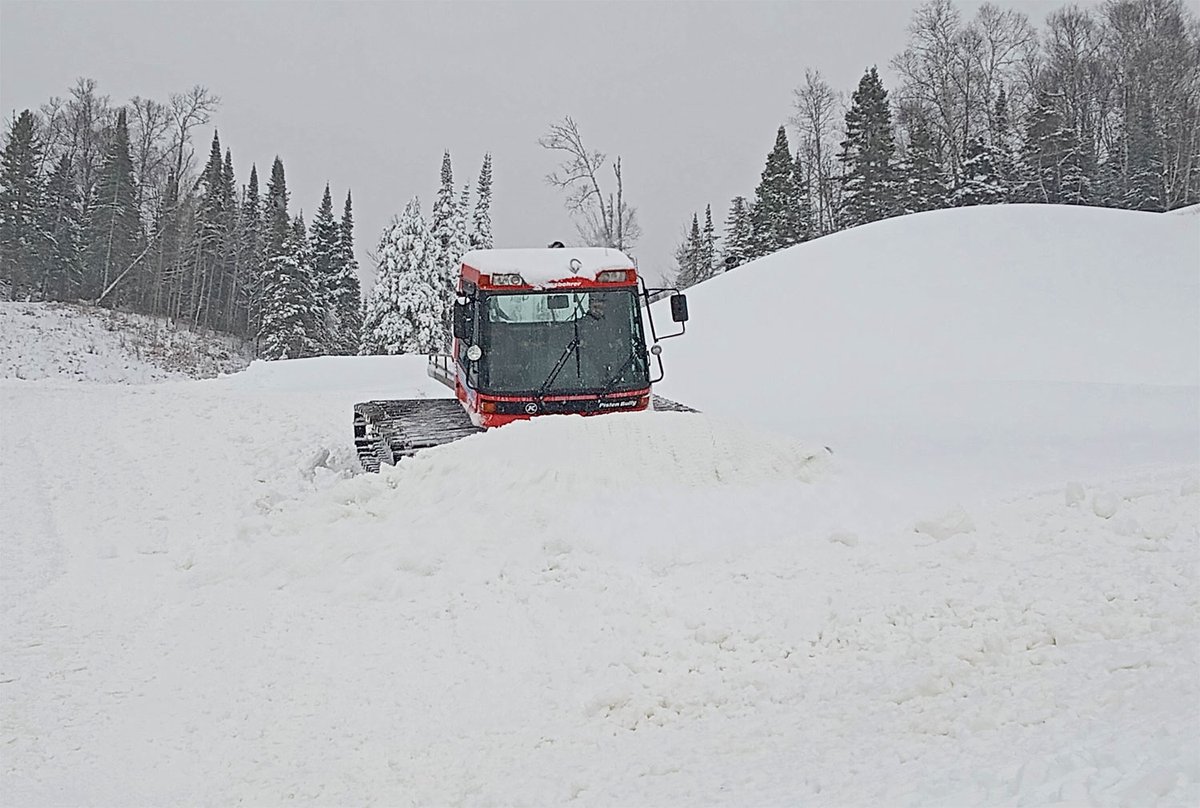 A mid-November Lake Effect snowstorm is a great way to get winter started.  With 9” so far and another 6” – 12” forecast, the North Shore has suddenly transformed to full-on winter. We anticipate 3 runs on Ullr Mountain open this weekend.