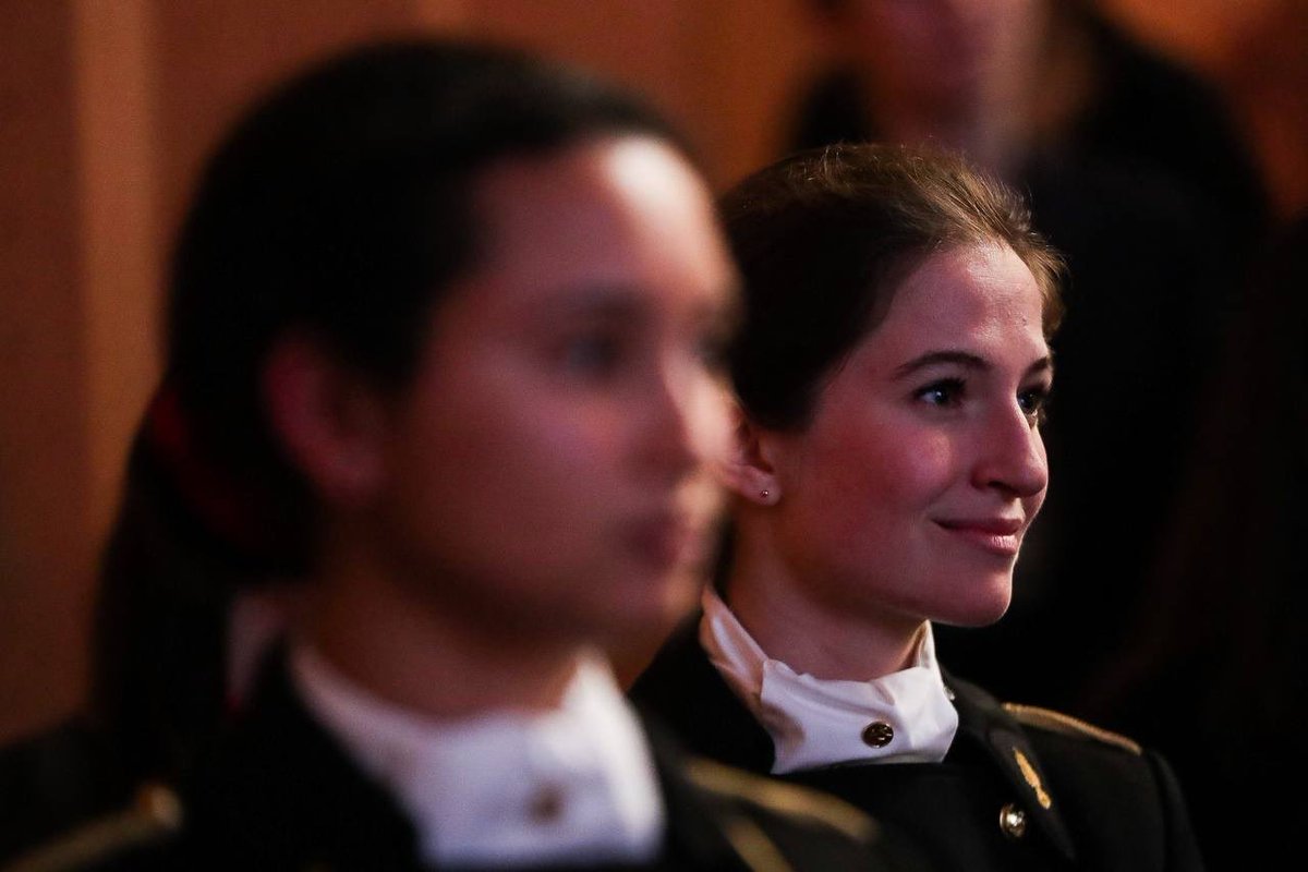 Elisabeth_Borne's tweet photo. Il y a 50 ans, 7 femmes intégraient pour la 1ère fois l'Ecole Polytechnique.
Ces pionnières ont ouvert la voie à des générations de jeunes femmes qui ont choisi les sciences - j’en fais partie.

Merci aux enseignants qui les ont encouragées et à ceux qui les forment aujourd’hui. https://t.co/YqQFBypVIG