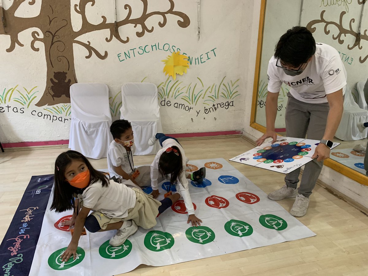 ierunam's tweet photo. Asistimos a la Feria de la Ciencia “El cuidado de la #EnergíaEléctrica💡” del #ColegioWallaby ☀️

La comunidad infantil y sus familias aprendieron sobre #EnergíasRenovables #ER con nuestras actividades:

🪜 Serpientes y escaleras
🌱 Enrédate con las #ER
🌋 Moldea a las #ER https://t.co/SQDXtIY9P1