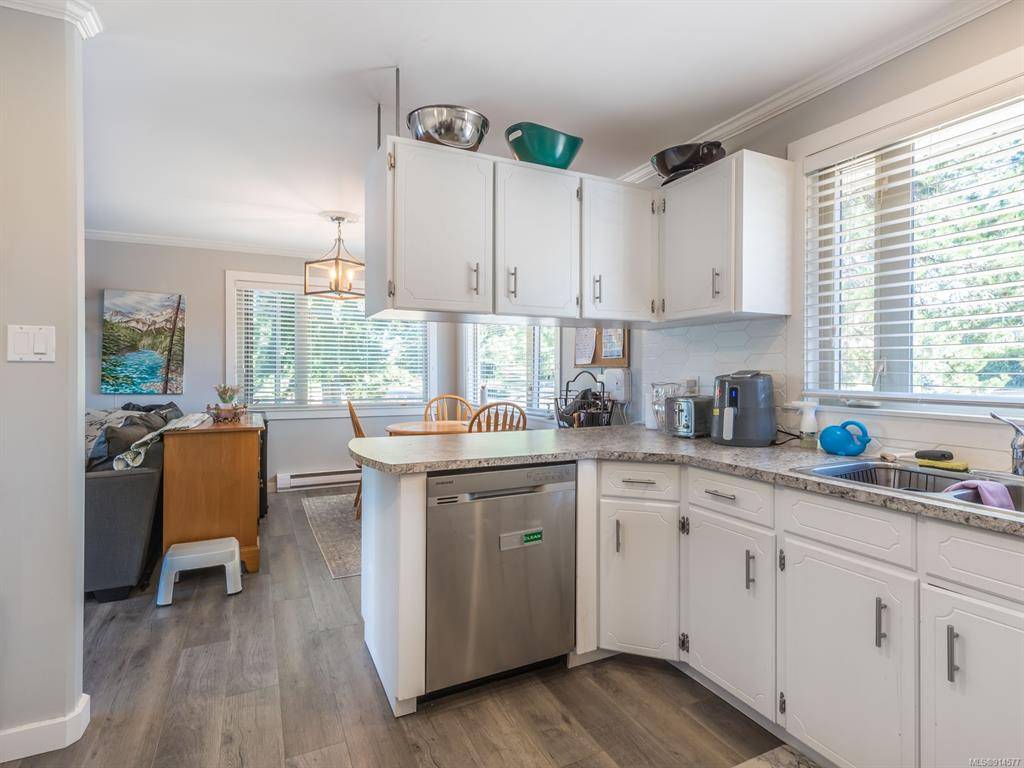 islandagent's tweet photo. New Listing Price: $769,000
5878 Sunset Rd, Nanaimo, BC is a fantastic income property with 2 suites totalling 4 bedrooms and 2.0 bathrooms.
See more here: https://t.co/YnXPObc3Aw https://t.co/xecoty1ev6